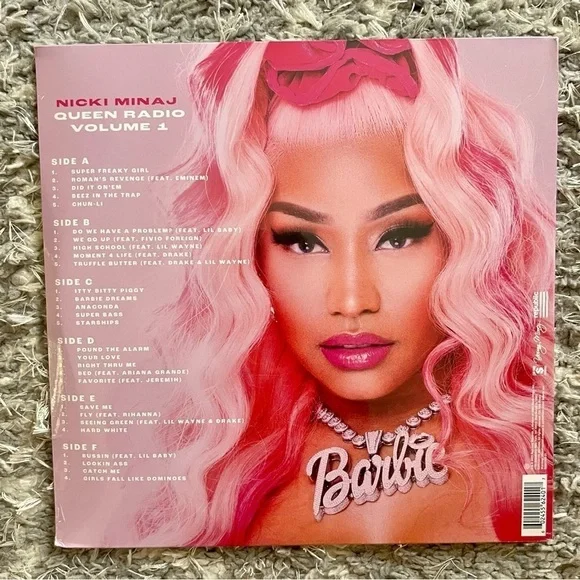 Nicki Minaj Queen Radio Volume 1 新品 レコード Amazon.com: Queen Radio: Volume 1[3 LP]: CDs & Vinyl